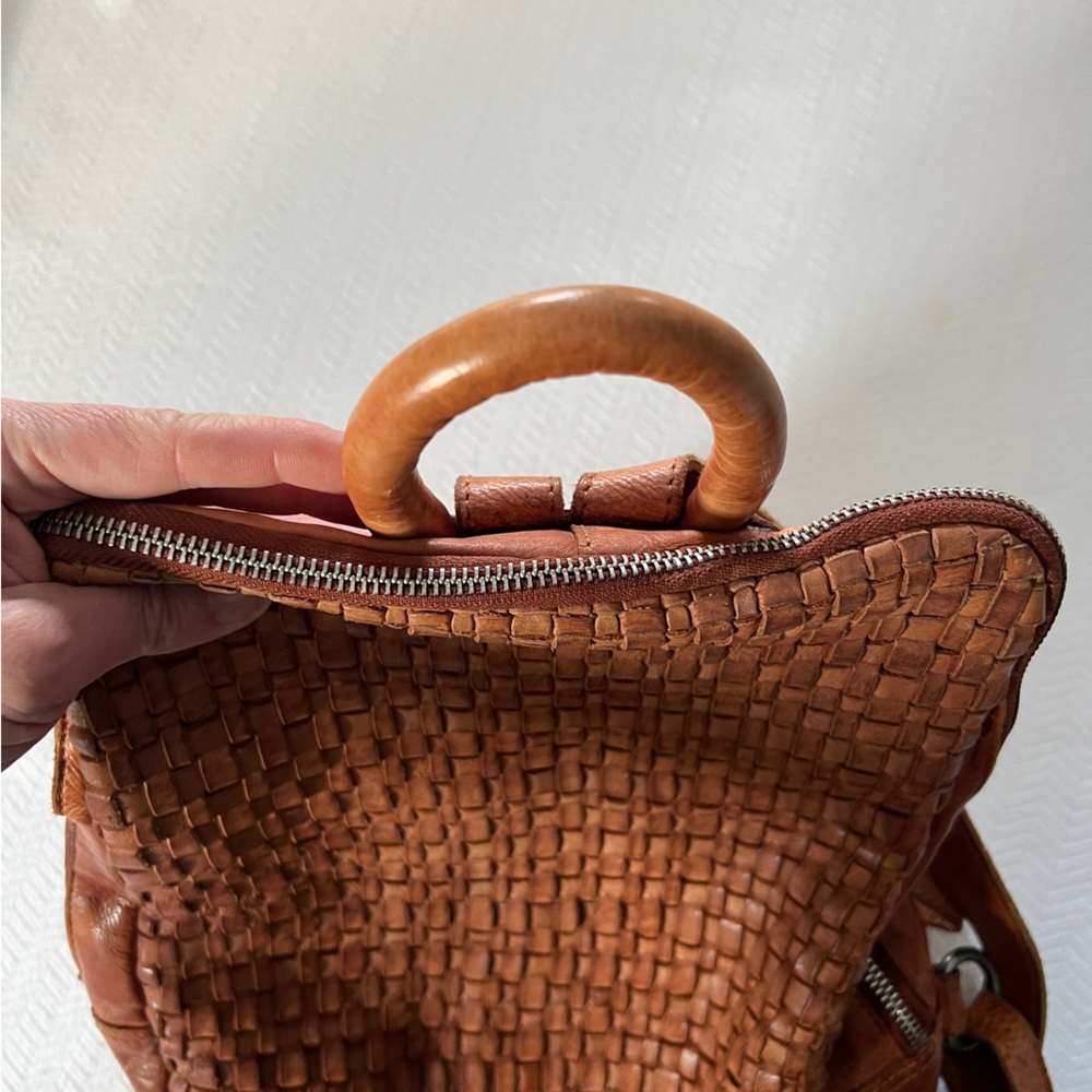 Woven leather Vilenca backpack, fabric interior.